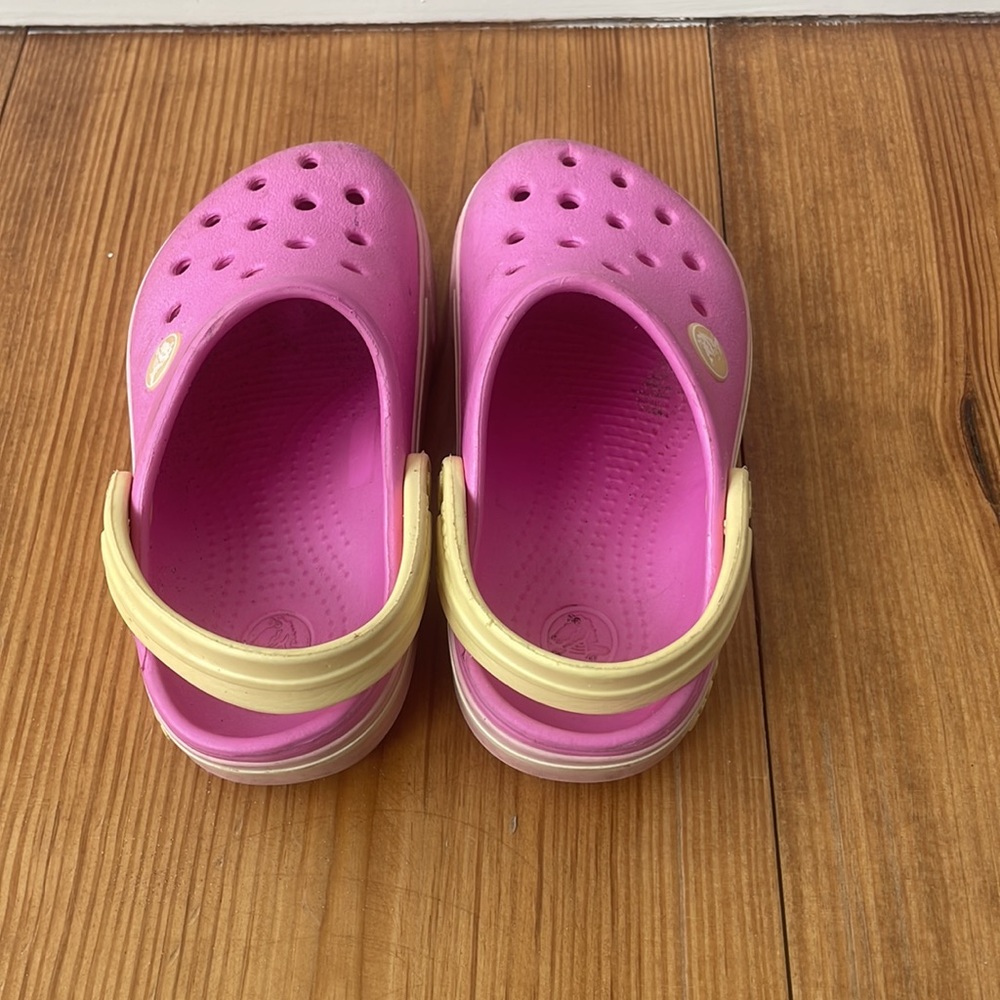 Pink crocs - Picture 3 of 3